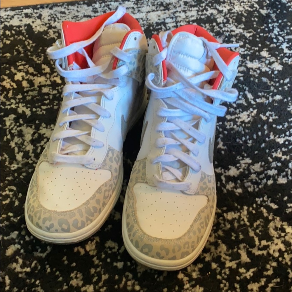 Nike women’s cheetah sneakers